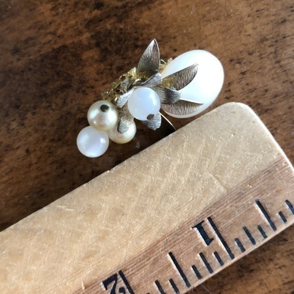 Vintage Clip On Earrings - Picture 4 of 4